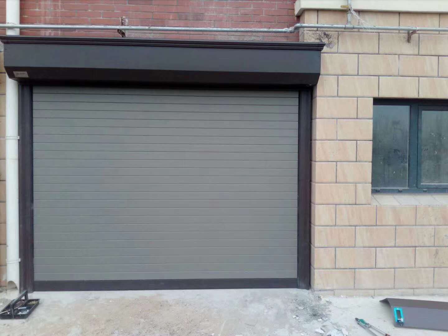 濟南電動卷簾門在開啟時會遇到什么問題？