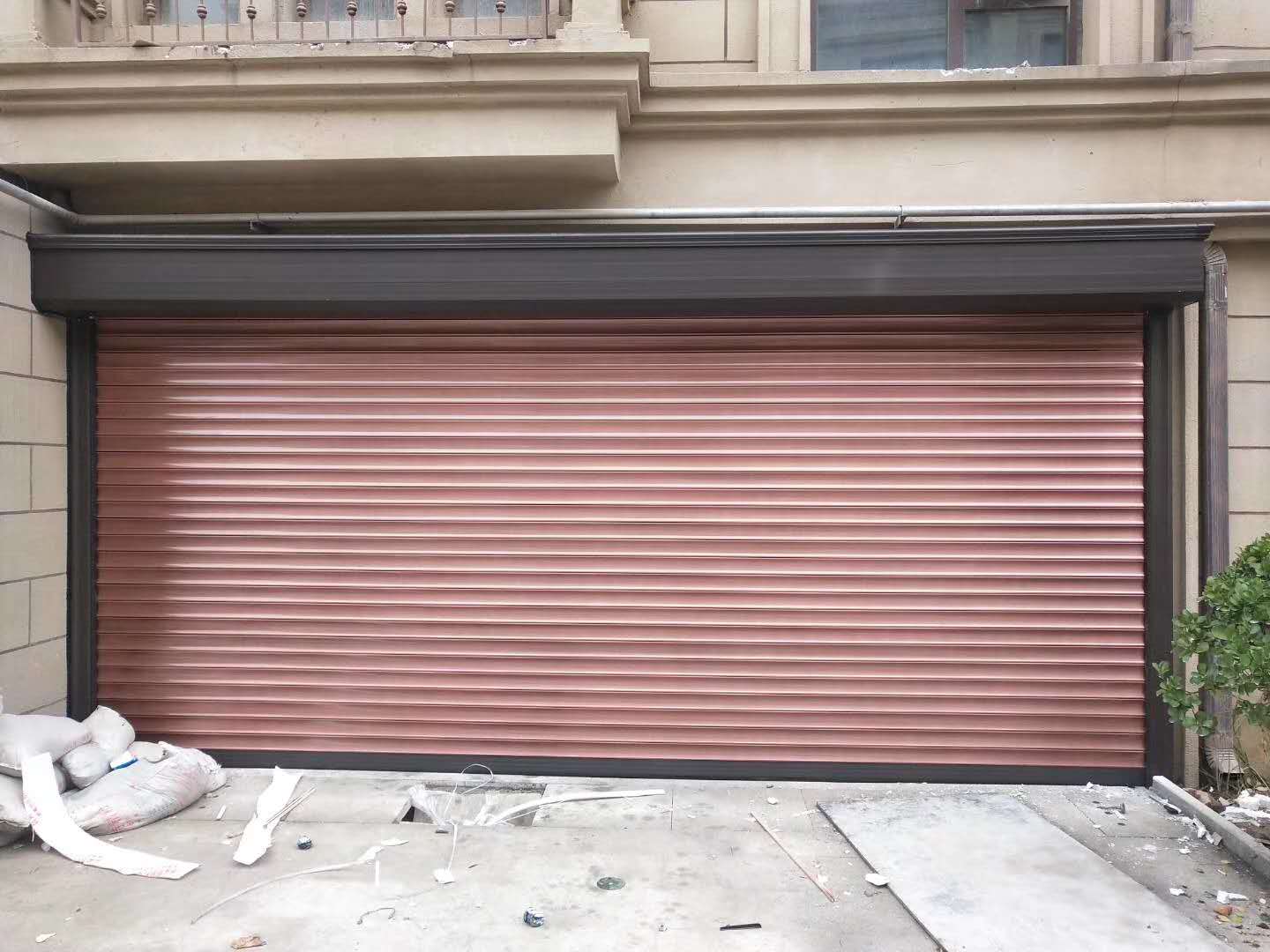 電動卷簾門脫鉤怎么維修？