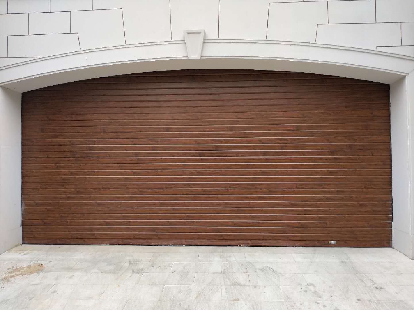 在選購(gòu)卷簾門時(shí)考慮的因素有哪些？